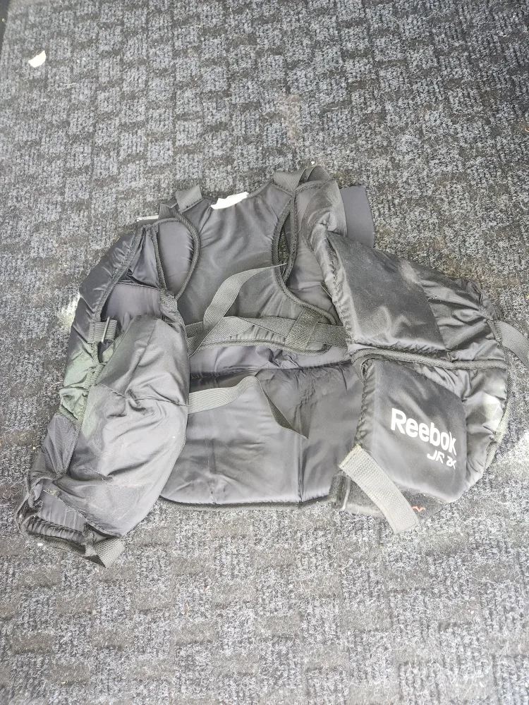 Reebok JR 2K Hockey Shoulder Pads - Junior Size image indicator(3)