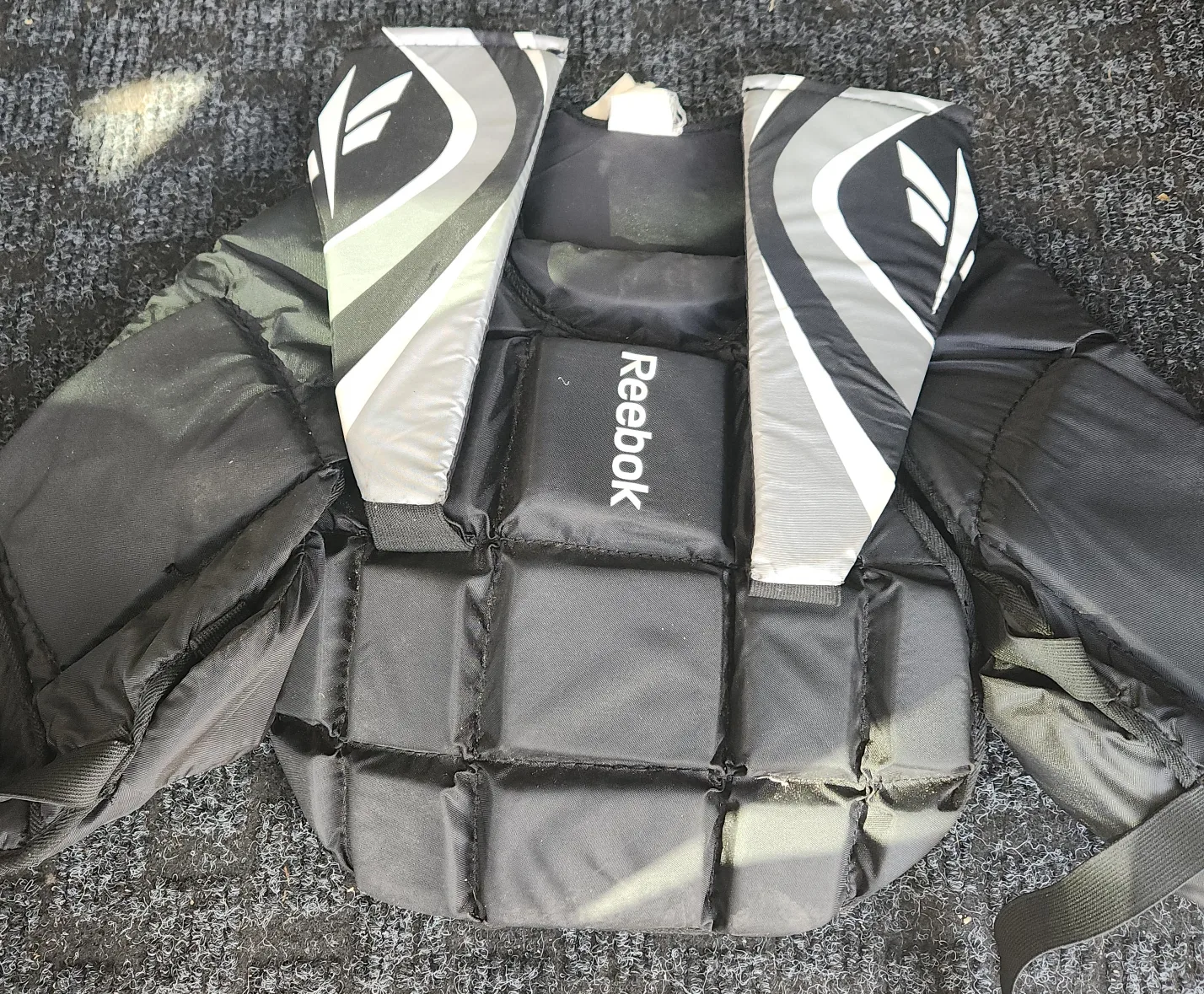 Reebok JR 2K Hockey Shoulder Pads - Junior Size image indicator(6)