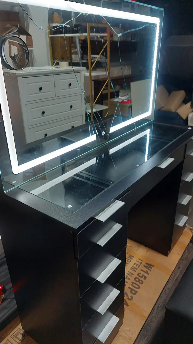 Damaged Vanity Table with LED Mirror image indicator(4)