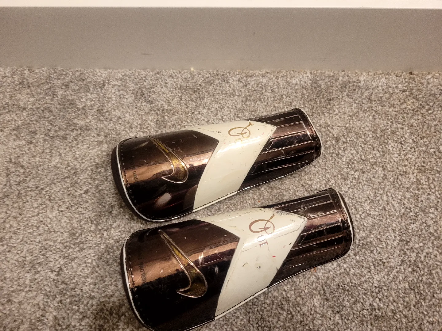 Pair of Pol Shoe Horns thumbnail