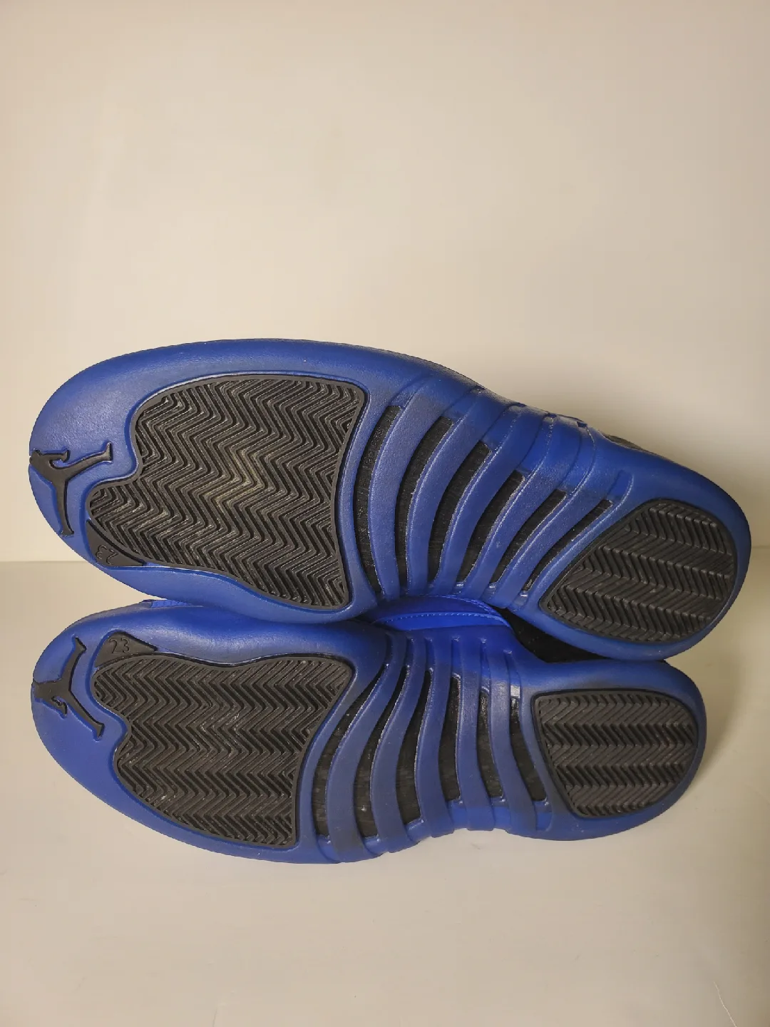 Men’s Jordan 12 Retro Black Game Royal W/Box 130690-014 Size 9.5 image indicator(4)