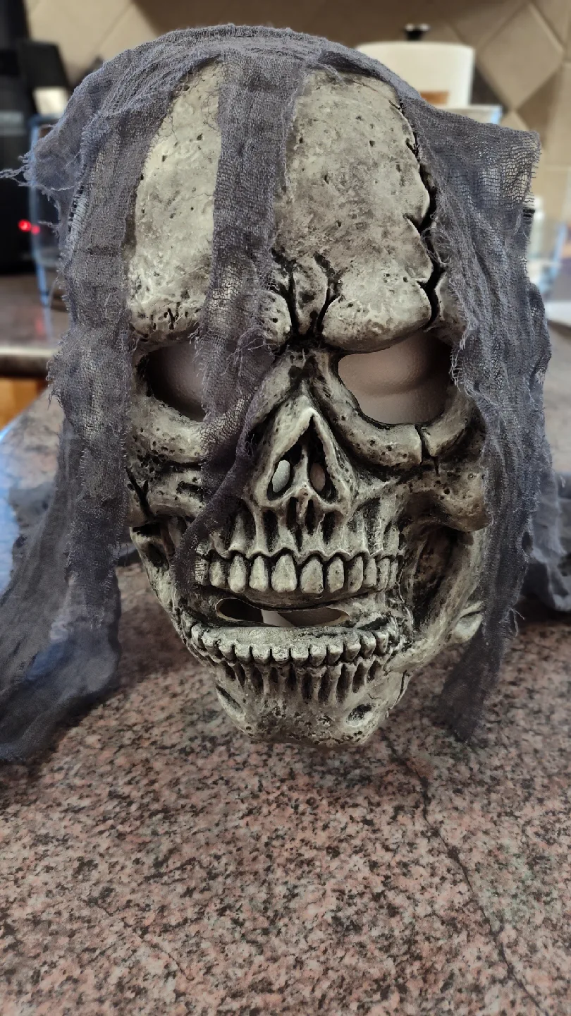 Skull Mask with Grey Cloth image indicator(3)