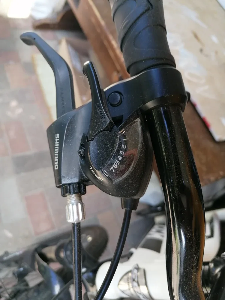 CCM Krossport Women's 700C Hybrid Bike - White/Pink image indicator(5)