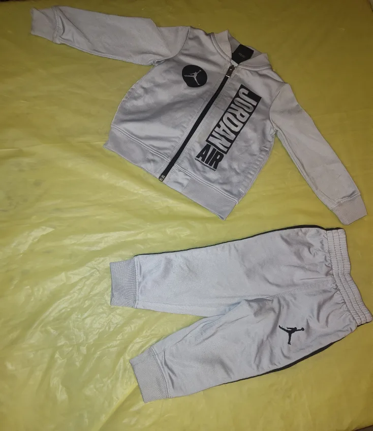 Jordan Tracksuit Size 12Months thumbnail