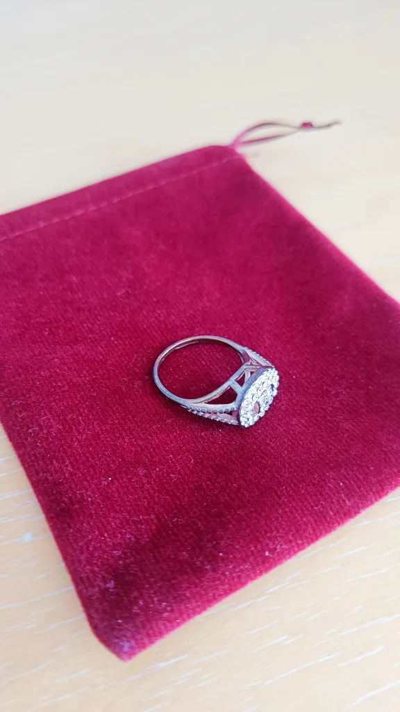 Tarnished Ring with Stones thumbnail