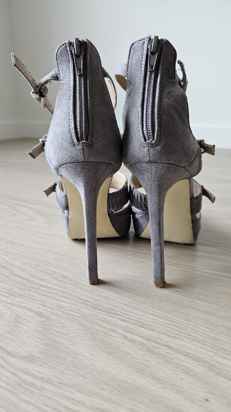 JustFab Grey Heels, Size 8 - photo 3