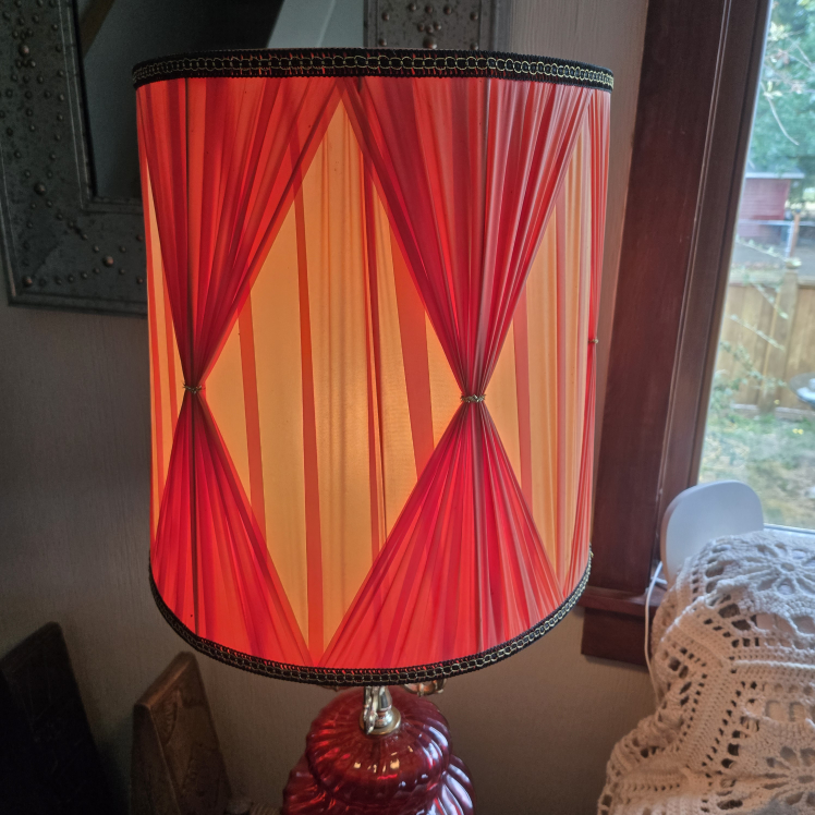 Rare 1970's Hollywood Regency Red Hurricane Parlor/Bordello lamp - photo 3