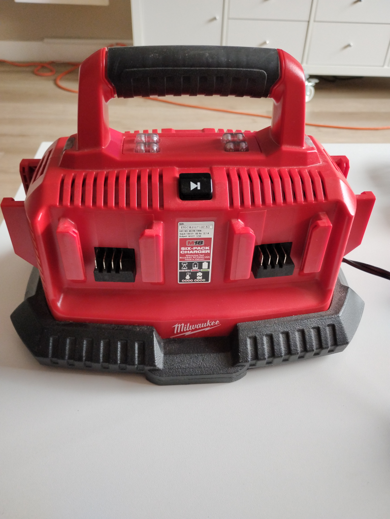 Milwaukee M18 Dual Bay Simultaneous Rapid Charger - photo 2