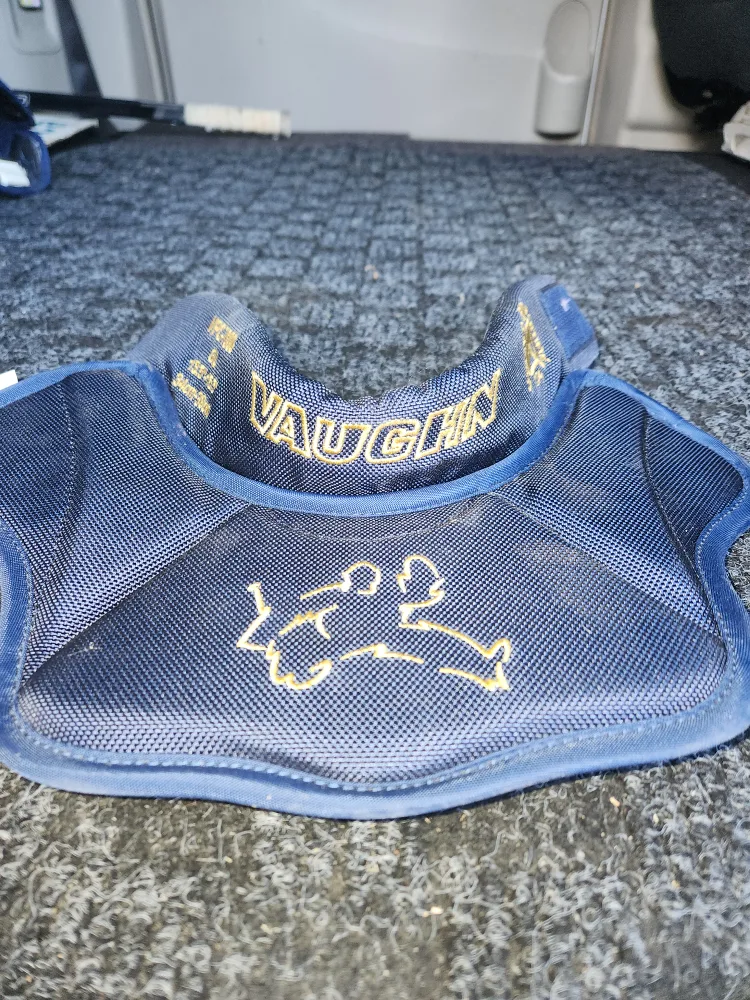 Vaughn VPC-7000 Hockey Neck Guard image indicator(2)