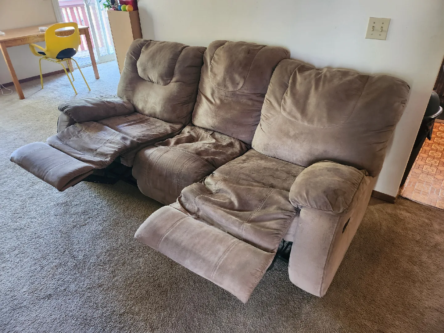#freecycle Brown Microfiber Reclining Sofa 🥕 image indicator(3)