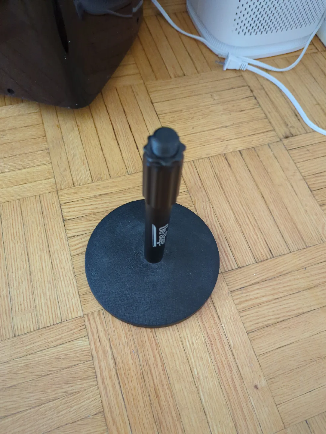 Short On-Stage Microphone Stand image indicator(3)