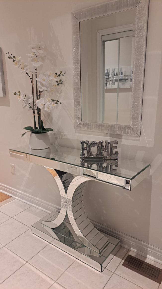 !!!MOVING SALE!! 🔥🔥 Mirrored Console Table