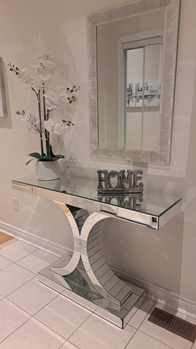 !!!MOVING SALE!! 🔥🔥 Mirrored Console Table thumbnail