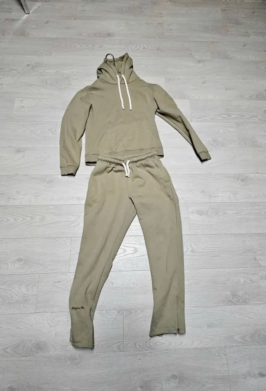 Synaworld green tracksuit - size large