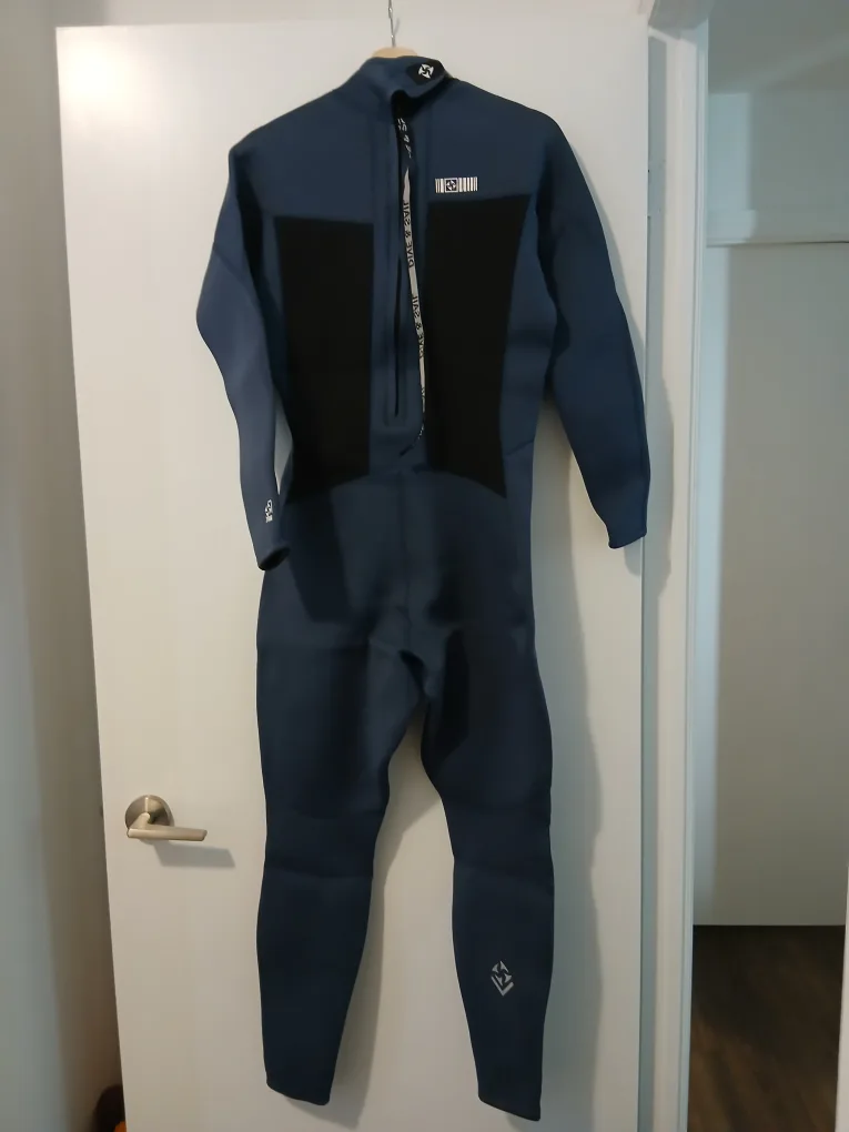 Dive & Sail XXL Wetsuit - Like New! image indicator(2)