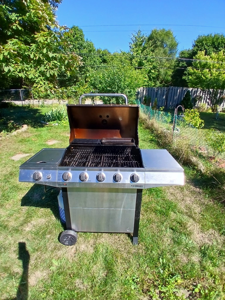 Moving Sale: Patio Set with Covers & Char-Broil Grill - photo 4