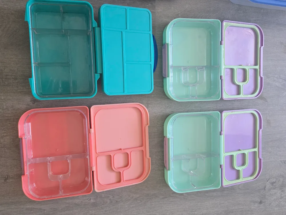 Mixed Lot: Lunch Boxes, Snapware Container & More! image indicator(3)