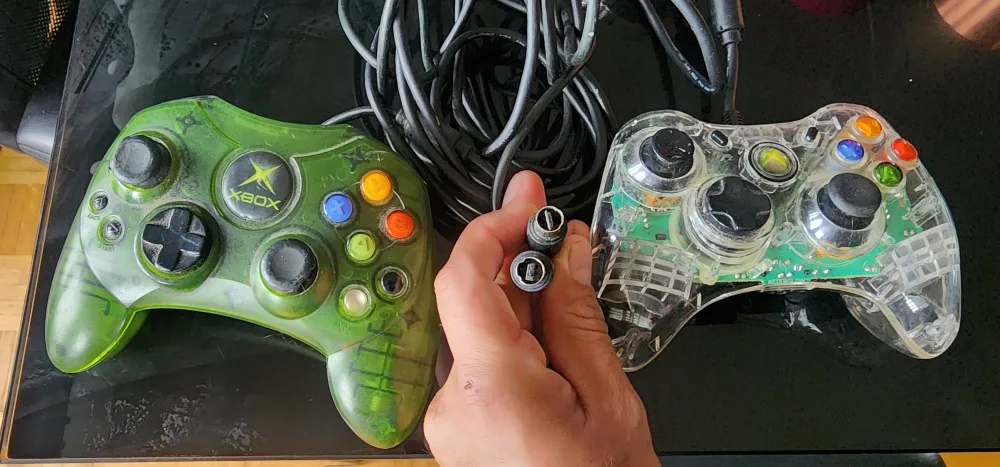 Original Xbox Controllers - Green & Clear thumbnail