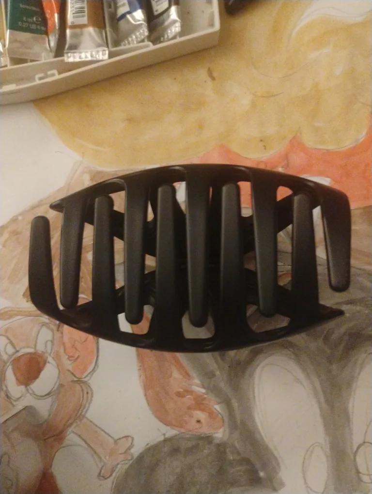 Black Hair Claw Clip image indicator(2)