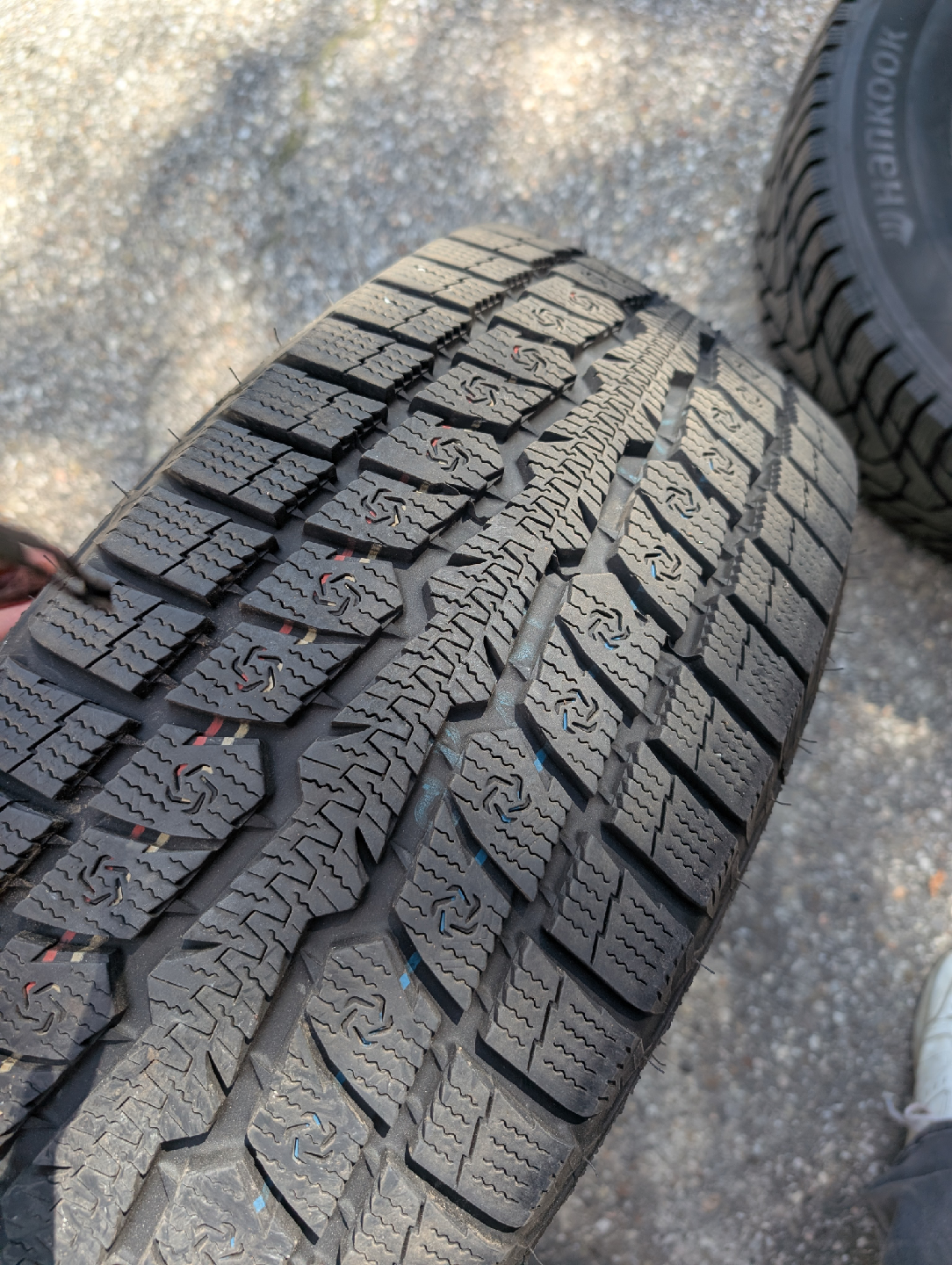 Hankook Winter i*Pike Tires on Rims - photo 2