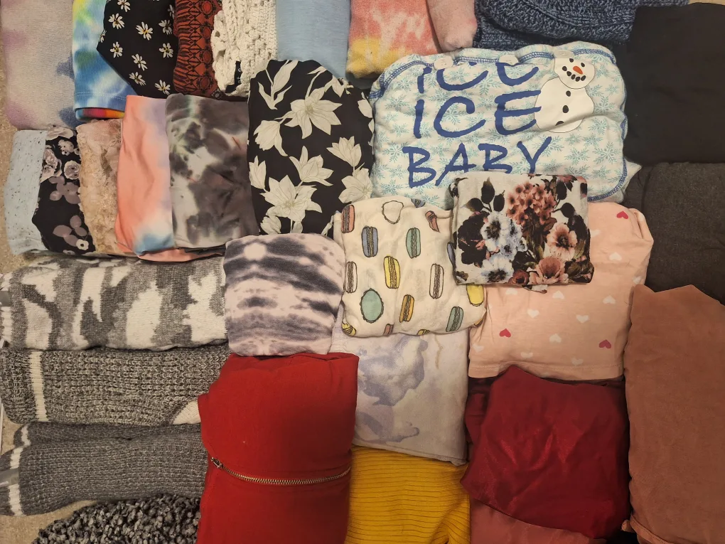 Assorted Clothing Lot thumbnail
