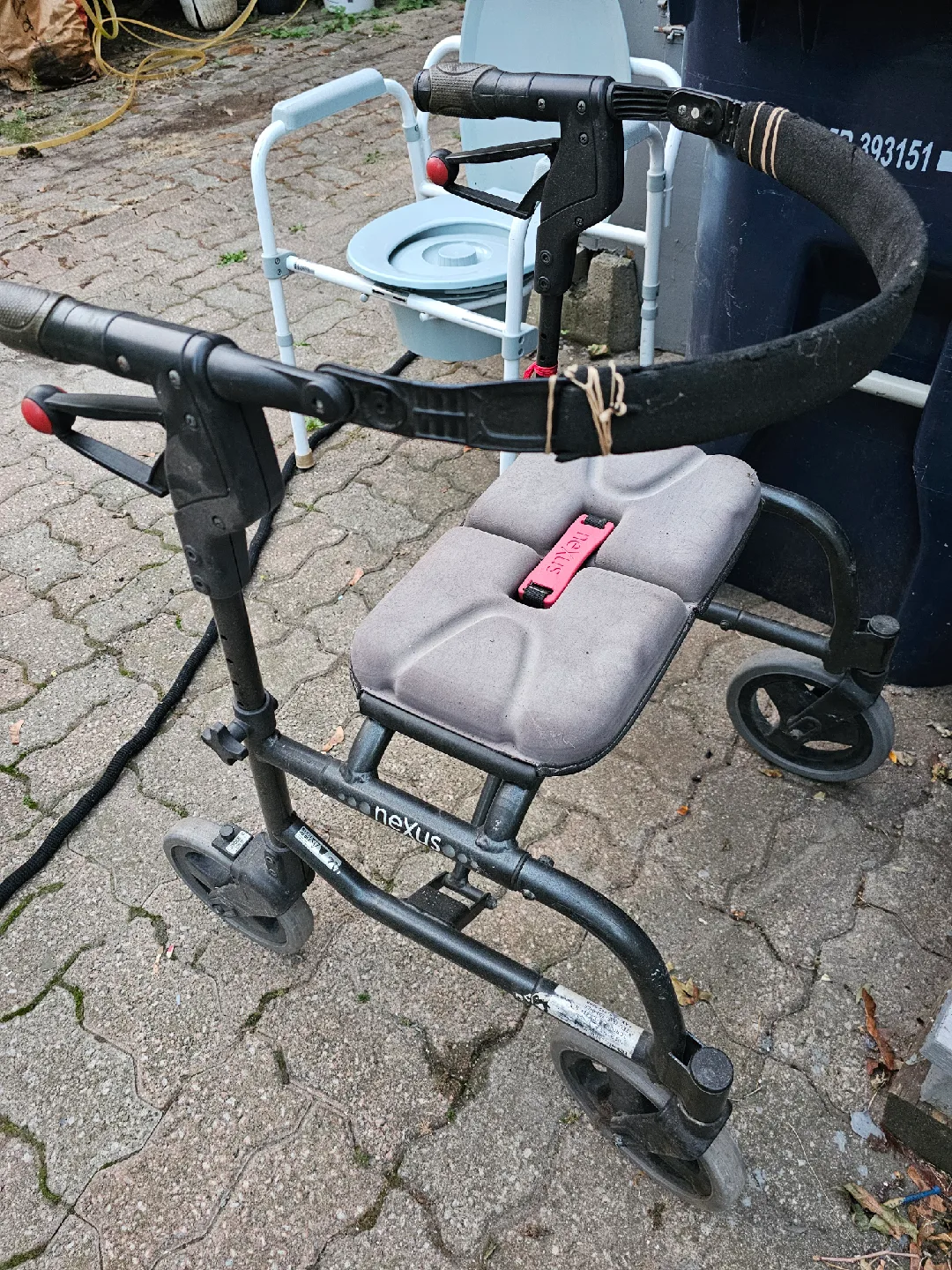 Nexus 4 Rollator Walker with Seat image indicator(2)
