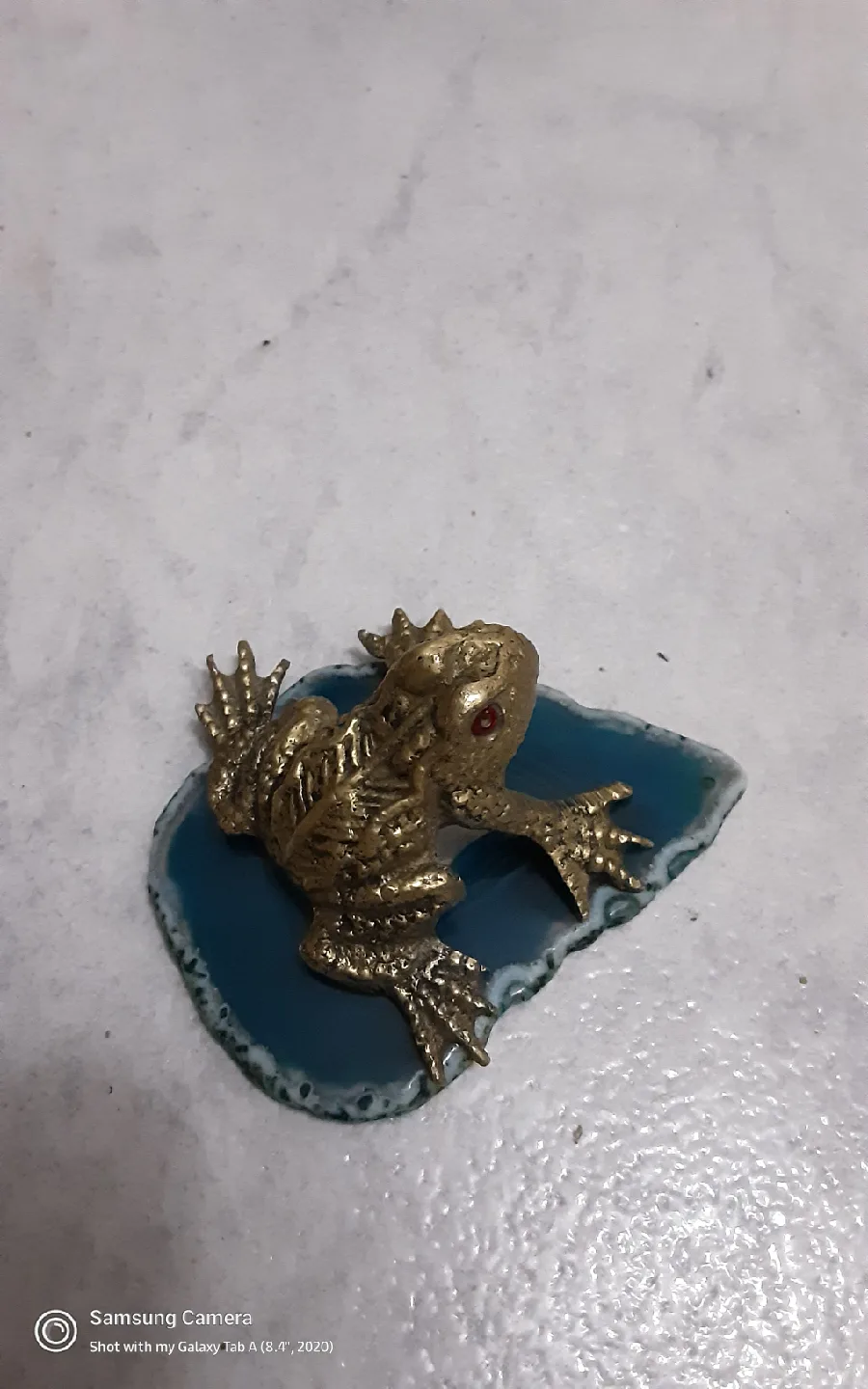 Frog  brass  Figurine on Blue  agate image indicator(2)