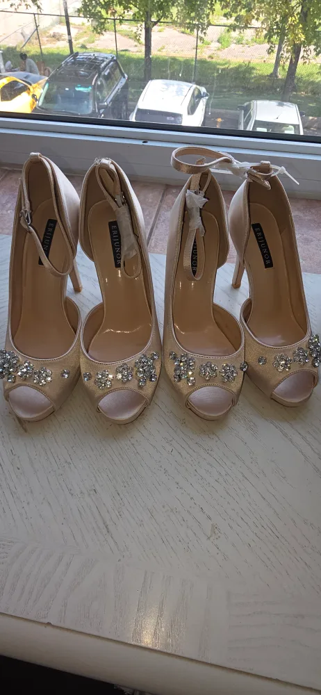 Erijunor Champagne Heels, Size 6.5 and 9 image indicator(8)