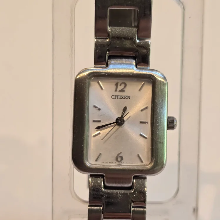 Citizen Quartz Tank Watch image indicator(2)