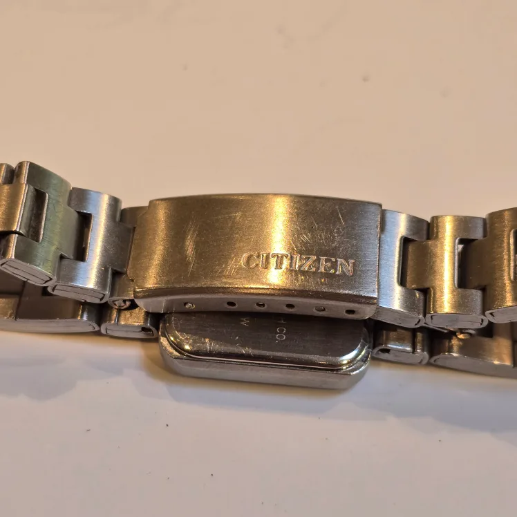 Citizen Quartz Tank Watch image indicator(5)