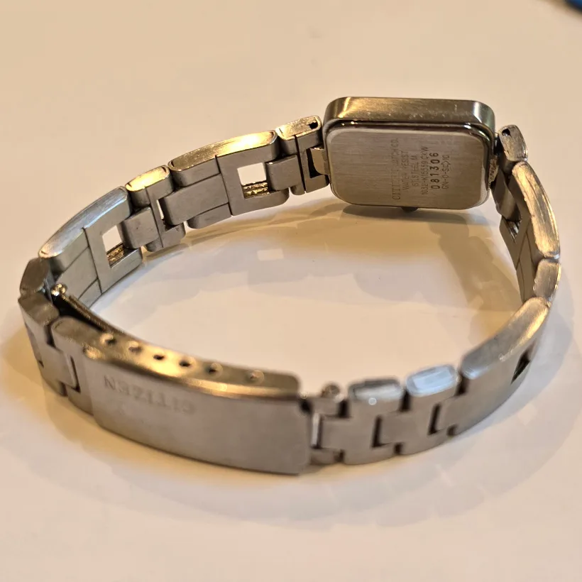 Citizen Quartz Tank Watch image indicator(7)