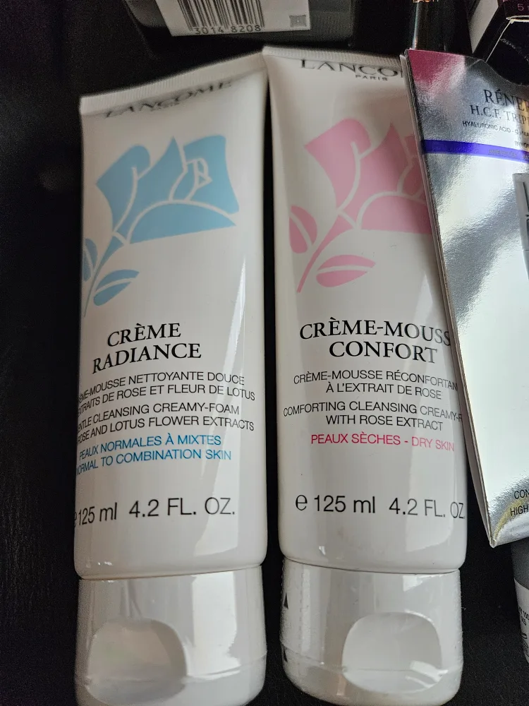 Brand new large Lancôme skincare set with cosmetic bag image indicator(2)