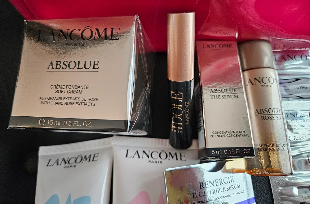 Brand new large Lancôme skincare set with cosmetic bag image indicator(5)