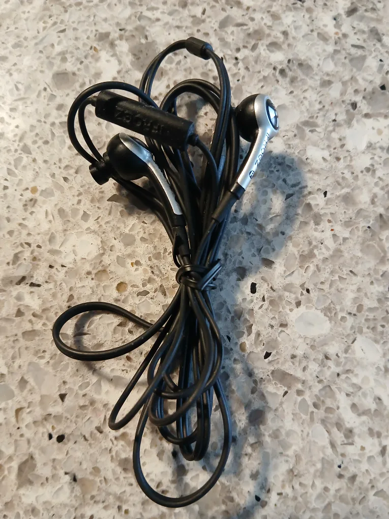 IFROGZ Earphones. NO holds. thumbnail
