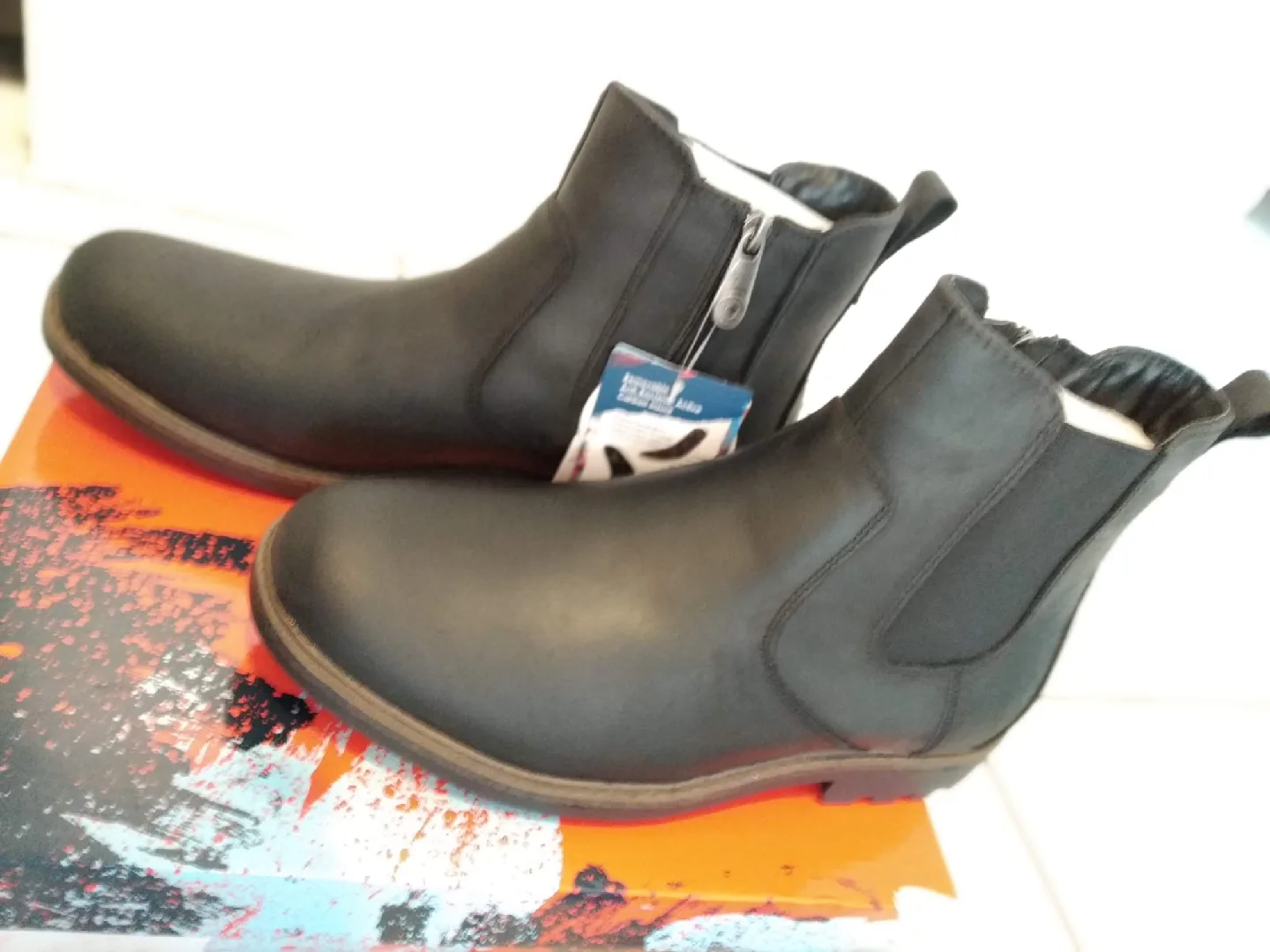 New in box men's Blondo boots size 8, 9.5, 10.5 image indicator(2)