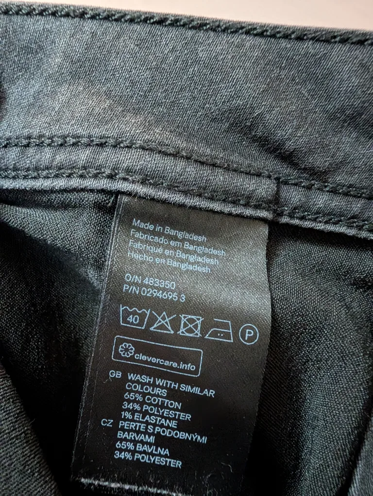 H&M Black Denim Jeans - Size 30 image indicator(10)