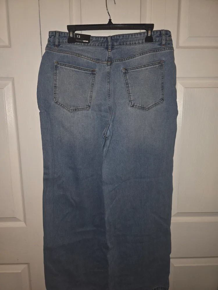 Fashion Nova Size 13 Jeans thumbnail