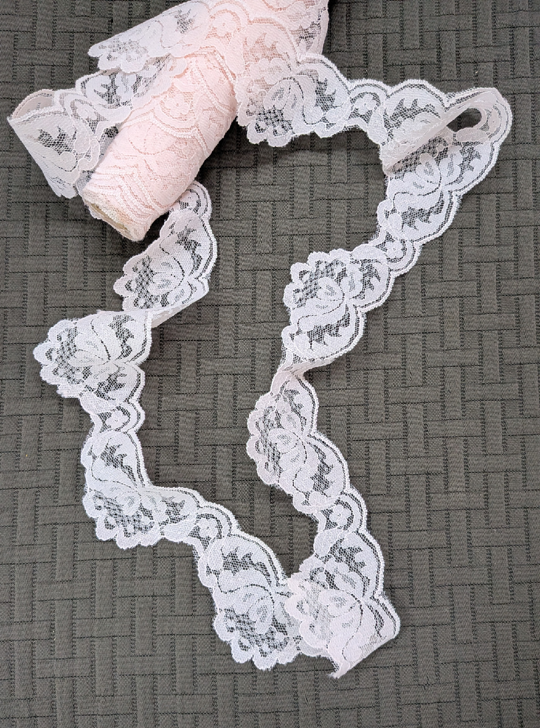 Bundle of THREE YARDS pale pink heart lace - photo 3