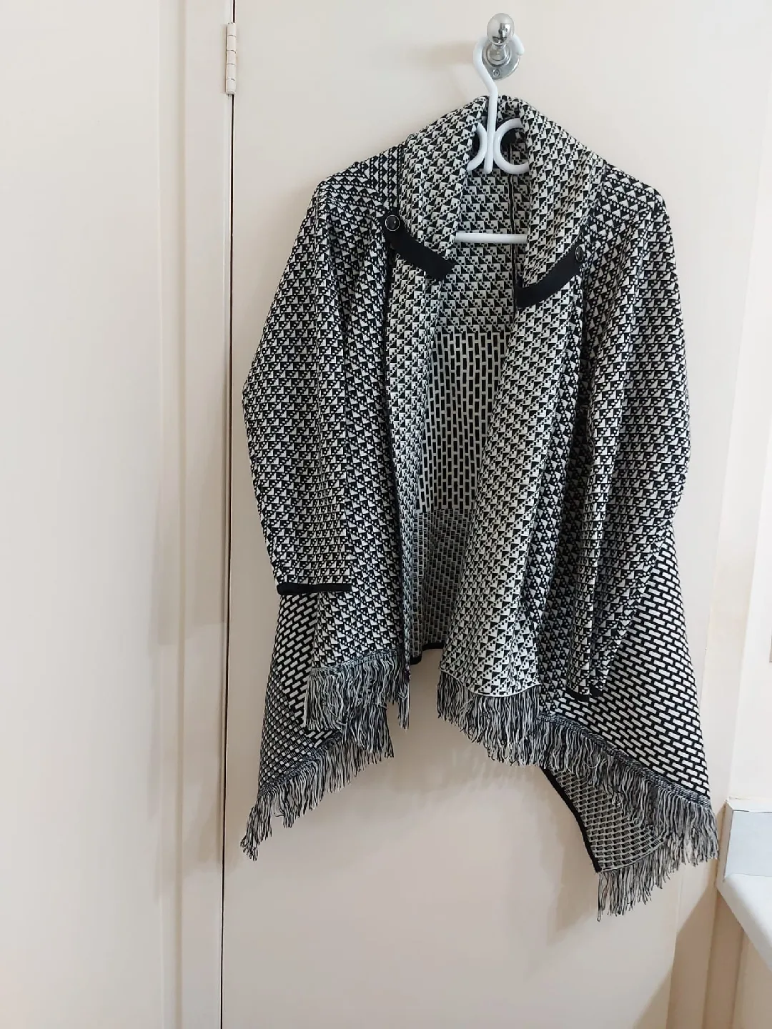 Assorted dresses and cardigan image indicator(6)