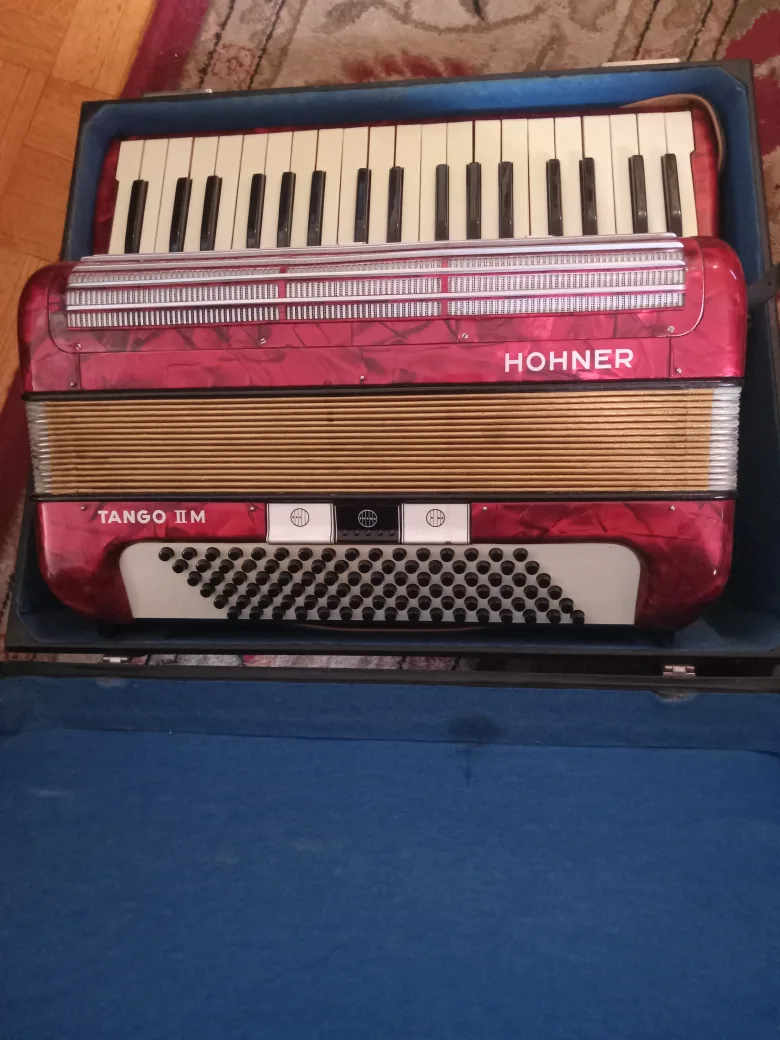 Hohner Tango II M Accordion thumbnail