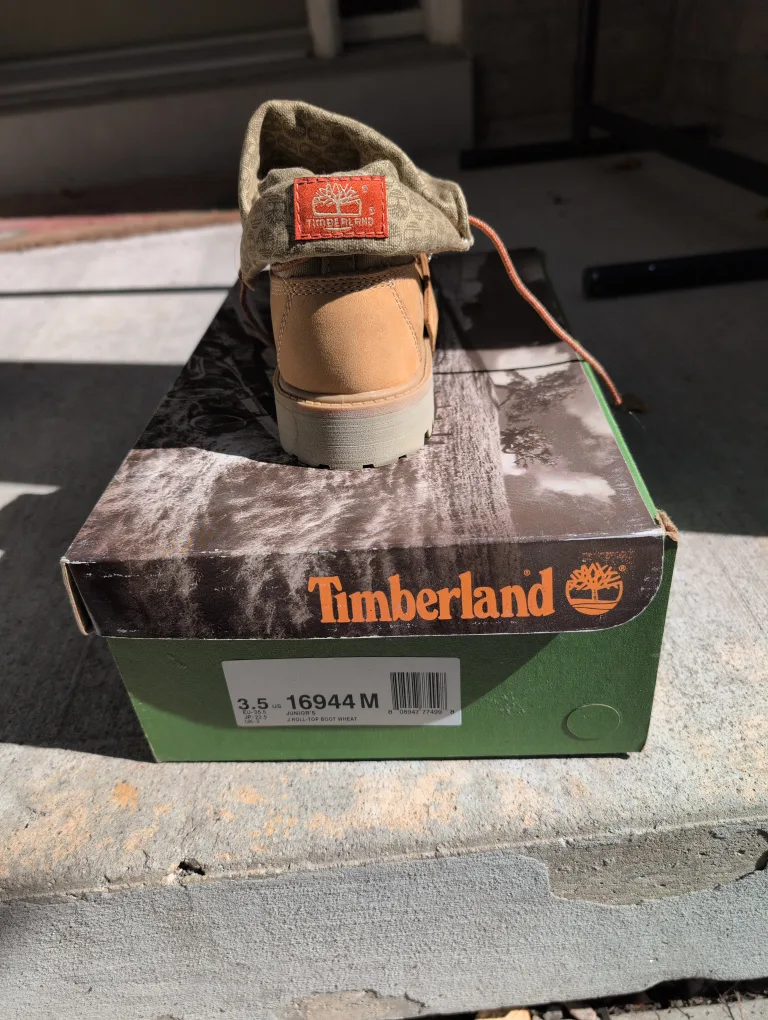 Timberland Roll-Top Wheat Boots - Women Vintage Style image indicator(3)