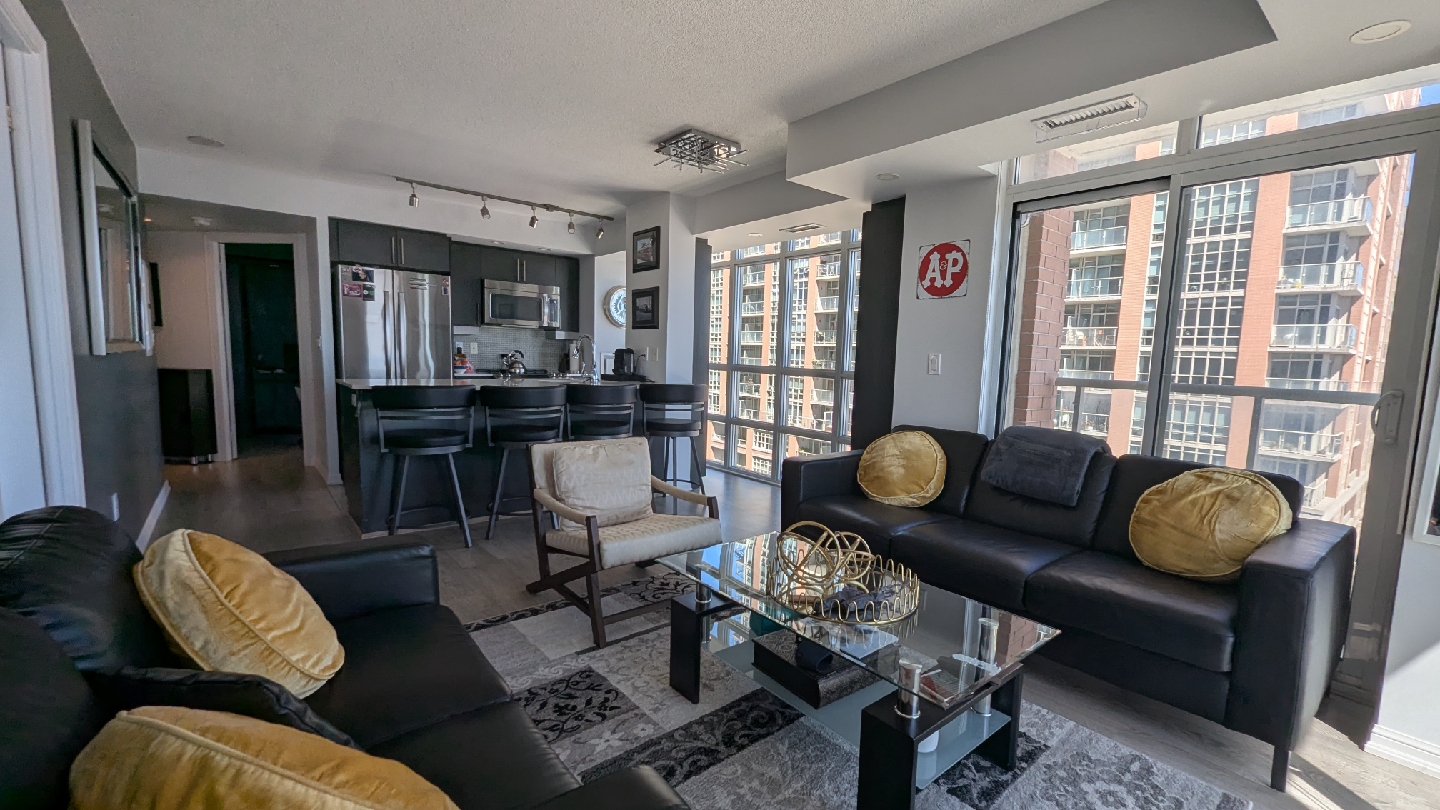 2-bed, 2-bath corner suite in Liberty Village - photo 2