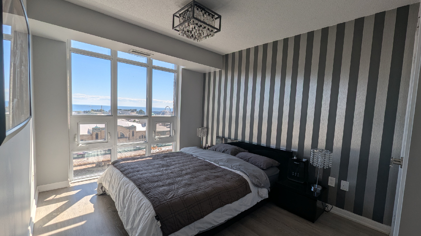 2-bed, 2-bath corner suite in Liberty Village - photo 4