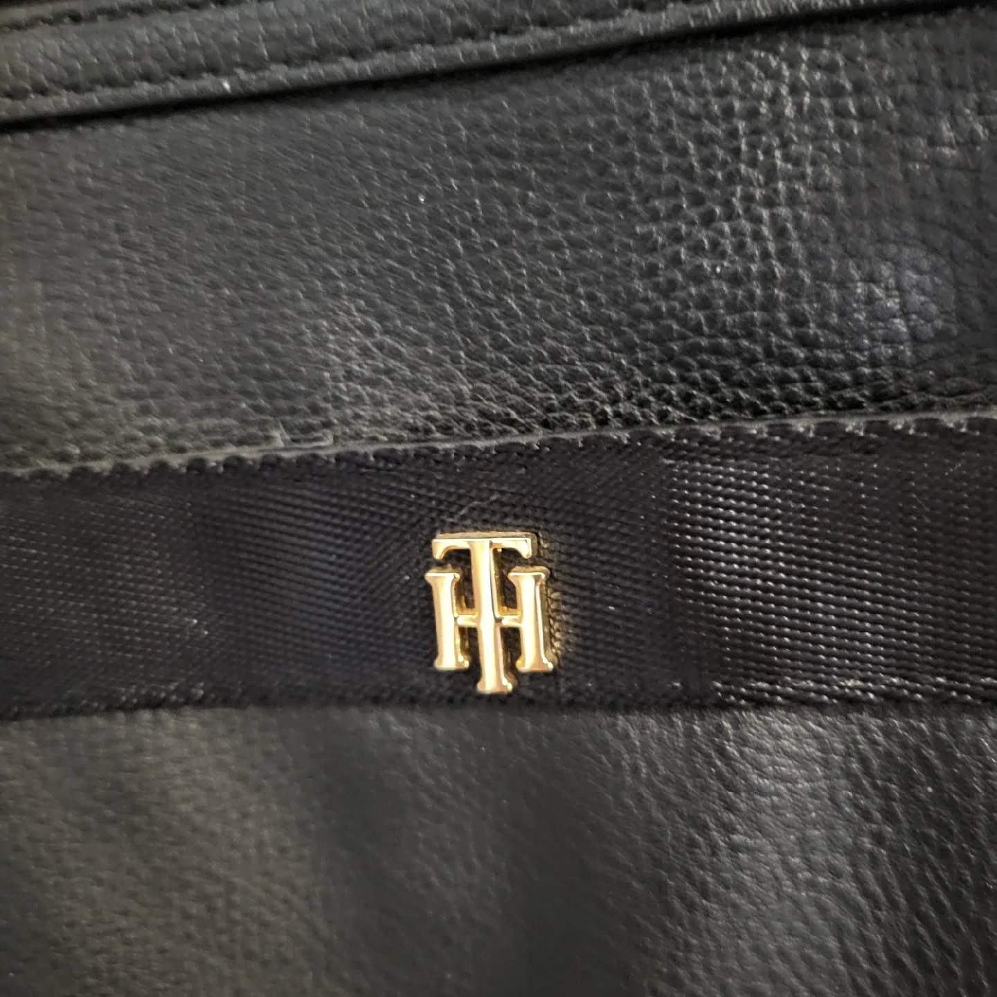 🥕Tommy Hilfiger Black Leather Purse Bag Like New image indicator(3)