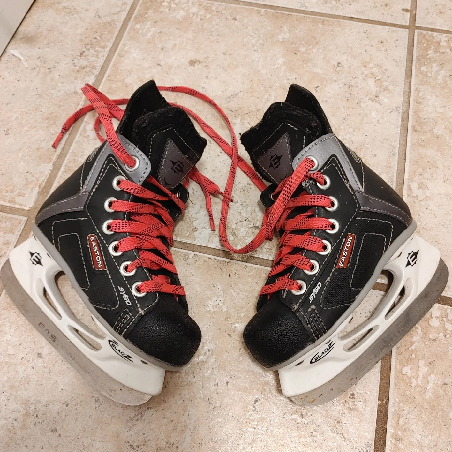 Youth Size Y-9 Ice Skates thumbnail