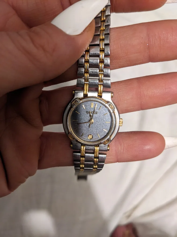 Gucci Two-Tone Ladies Watch image indicator(2)