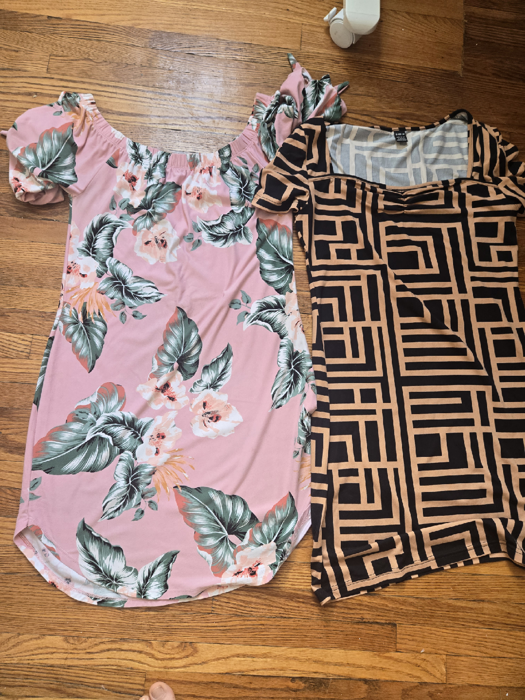 Floral & Geometric Print Dresses S/M 🥕