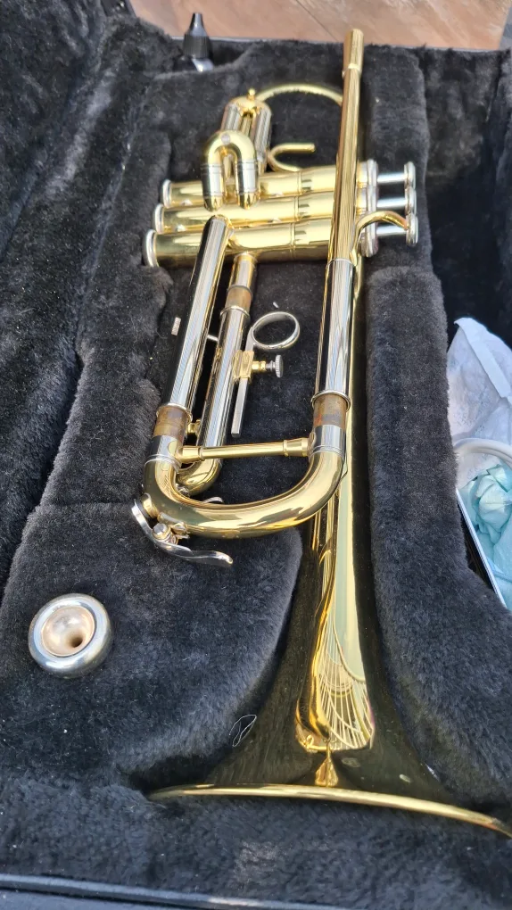 Jupiter Trumpet with Case image indicator(7)