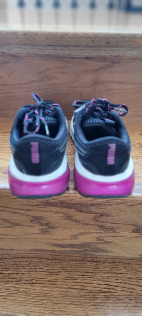 Puma Running Shoes - Size 8 - photo 3