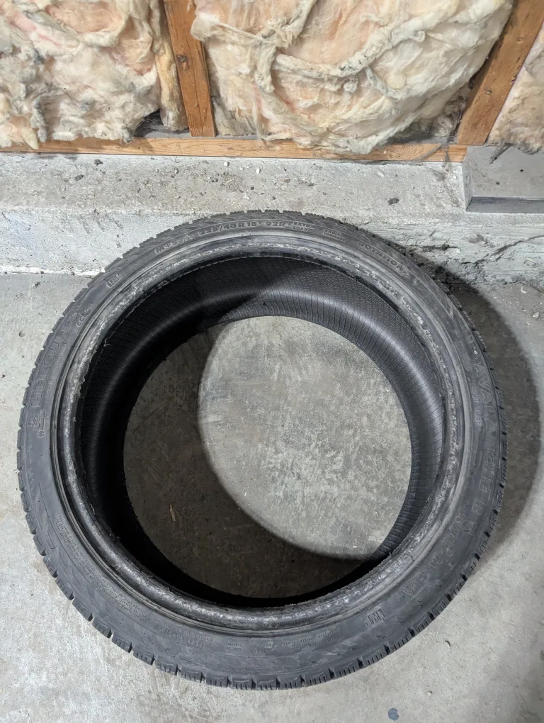 (1)-225/40R18 Hercules Avalanche Winter Tire image indicator(6)